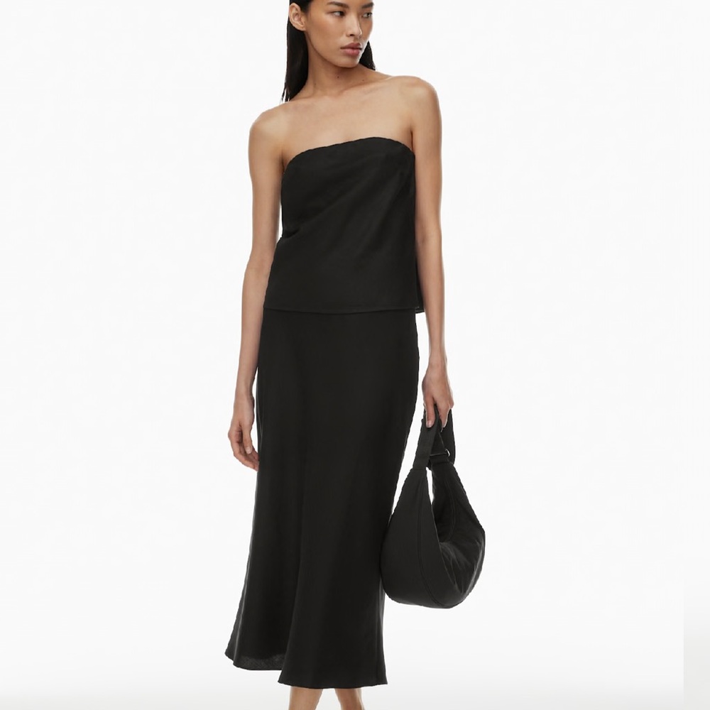 Aritzia Babaton
Slip Linen Maxi Skirt and Midtown Linen Tube Top